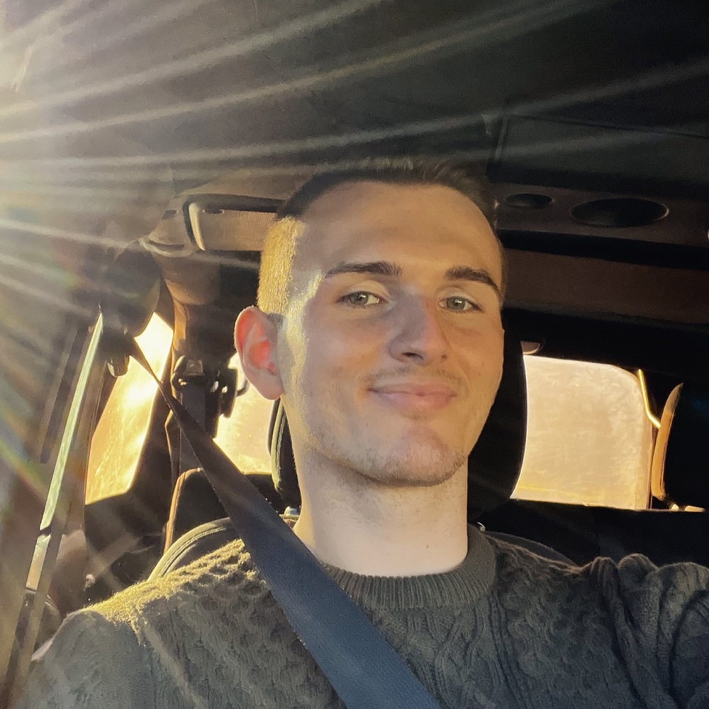 Meet your Posher, Enis